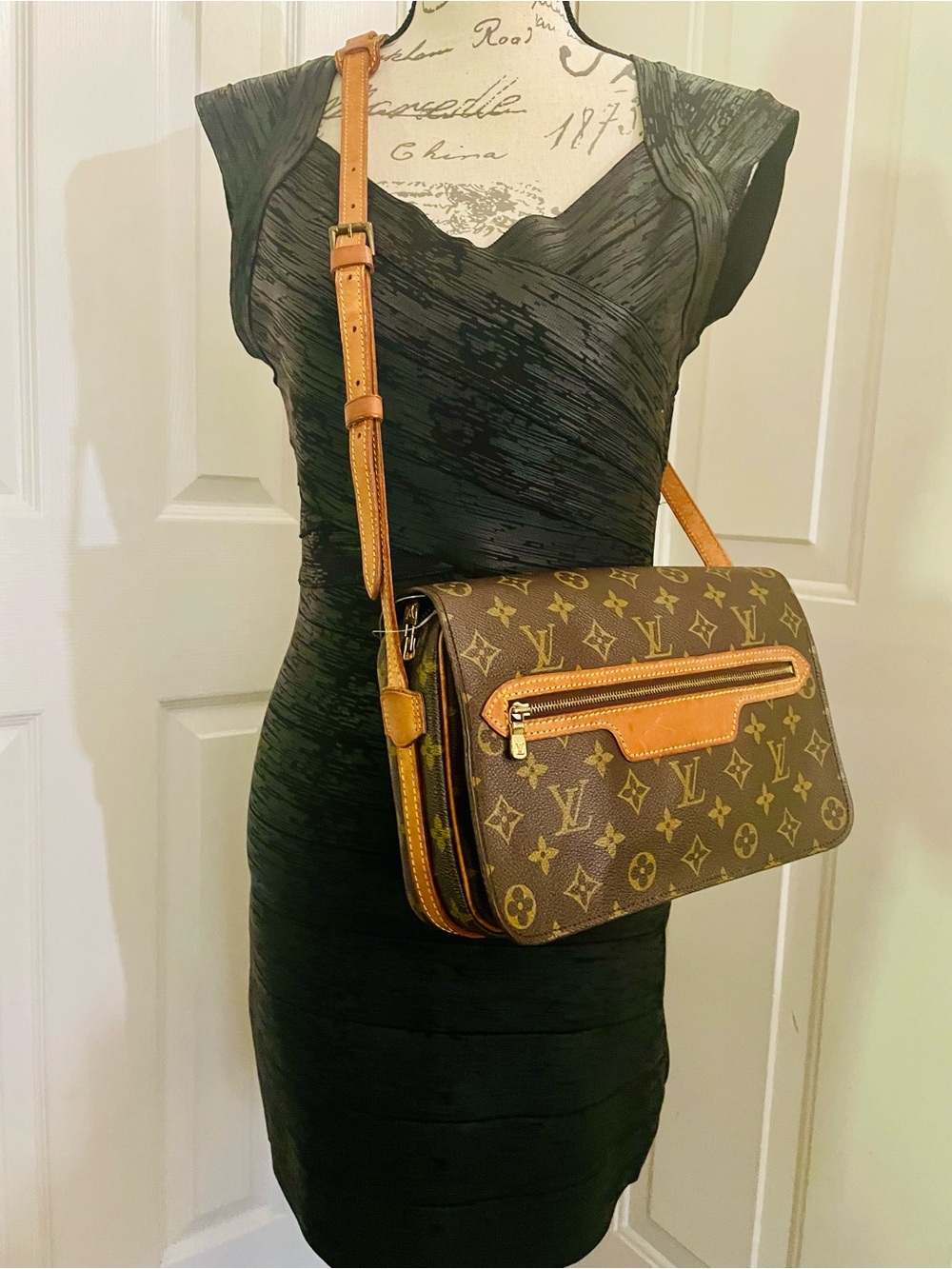 Louis Vuitton Saint Germain 28 monogram Leather Shoulder Bag